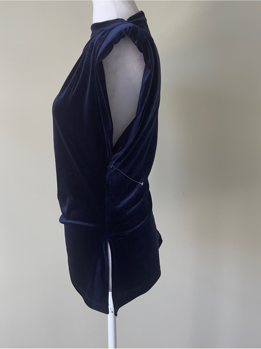 Astr the label Deep Navy Velvet Draped Asymmetric Cap-Sleeve Top NWOT in Medium - Picture 2 of 9